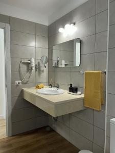 Koupelna v ubytování Casa4You 110 - With heated pool, city and partial sea views