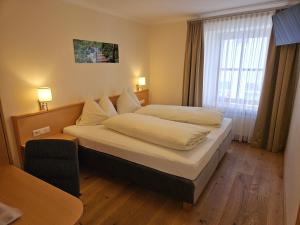 Postel nebo postele na pokoji v ubytování Gasthof - Restaurant Löcker