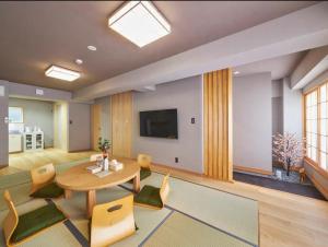 おやど紀伊国屋銀屋町弐館的电视和/或娱乐中心