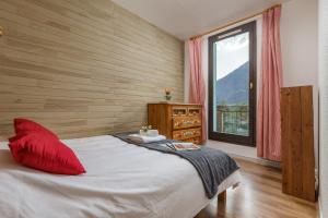 Postel nebo postele na pokoji v ubytování Chamonix Sud - Balme 407 Happy Rentals