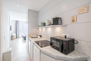 Galeriebild der Unterkunft Modern and charming Apartement with sea view - Antibes Centre in Antibes