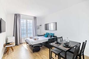 Galeriebild der Unterkunft Modern and charming Apartement with sea view - Antibes Centre in Antibes + 2 Fotos