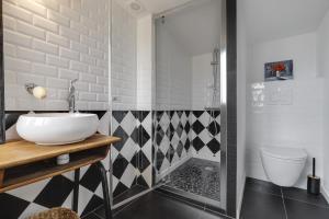 a bathroom with a sink and a toilet at L'Entre 2 in Quinsac