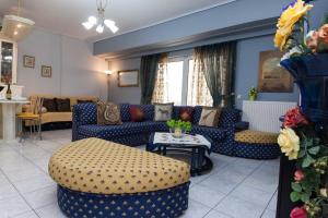 Χώρος καθιστικού στο Chrisoupoli Cheerful 2 Bd Apt with Balcony