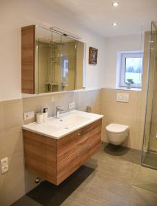 Un baño de Mountain View Appartements mit Blick