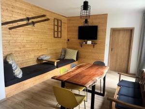 TV a/nebo společenská místnost v ubytování Apartmán Hubertus No 2