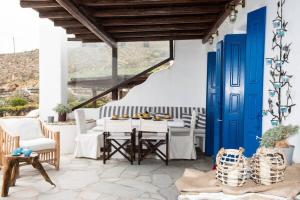 Uma varanda ou terraço em Apt with Amazing Balcony View of Mykonos