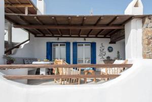 Uma varanda ou terraço em Apt with Amazing Balcony View of Mykonos