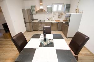 Kuchyňa alebo kuchynka v ubytovaní Apartmani Pašalić