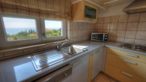 Kuchyňa alebo kuchynka v ubytovaní Apartment Villa Molina