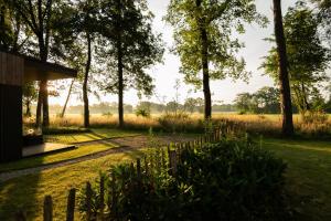 Hofparken Wiltershaar外面的花园