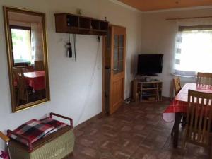 Μια τηλεόραση ή/και κέντρο ψυχαγωγίας στο Ferienhaus Stauske