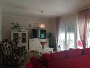 TV a/nebo společenská místnost v ubytování Holiday Home Slavica, prizemlje objekta