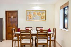 Seashell Suites and Villas- Candolim Goaにあるシーティングエリア
