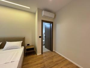 Postel nebo postele na pokoji v ubytování Andi Downtown Deluxe Rooms