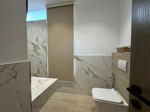 Koupelna v ubytování Andi Downtown Deluxe Rooms