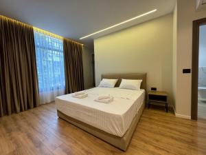 Postel nebo postele na pokoji v ubytování Andi Downtown Deluxe Rooms