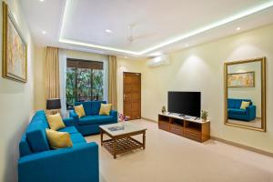 Seashell Suites and Villas- Candolim Goaにあるテレビまたはエンターテインメントセンター