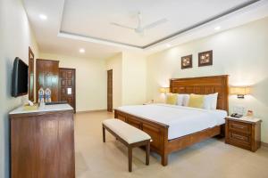 Seashell Suites and Villas- Candolim Goaにあるベッド