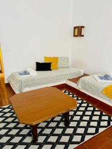 a living room with two beds and a coffee table at Resort Albufeira T1, Praia da Oura in Albufeira