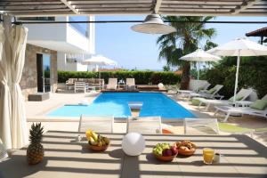 Bazén v ubytovaní Villa Douglas - Private Pool, BBQ, 4Bdrms, View alebo v jeho blízkosti