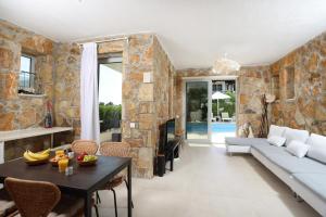 Posedenie v ubytovaní Villa Douglas - Private Pool, BBQ, 4Bdrms, View