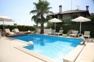 Bazén v ubytovaní Villa Douglas - Private Pool, BBQ, 4Bdrms, View alebo v jeho blízkosti