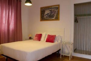 Posteľ alebo postele v izbe v ubytovaní Hostal Extramuros