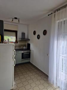 Kuchyň nebo kuchyňský kout v ubytování Apartment Laura
