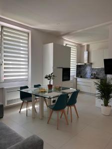 a kitchen with a table and chairs in a room at Nuovo appartamento in Florence