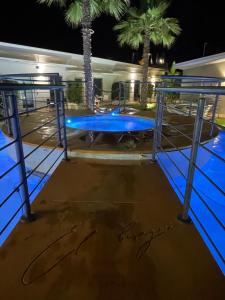 Bazén v ubytování B&B Resort El Bisagrà nebo v jeho okolí