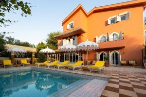 Bazén v ubytování Yonca Anjelika Otel nebo v jeho okolí