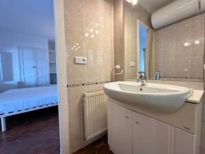 Koupelna v ubytování Agi Villa Poncella + 37 fotografií