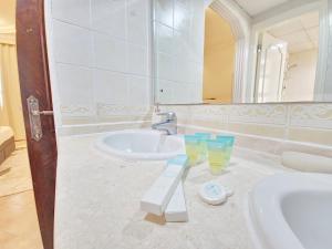 Phòng tắm tại HARF22-01 comfy 1BR Apt in Abu Dhabi City