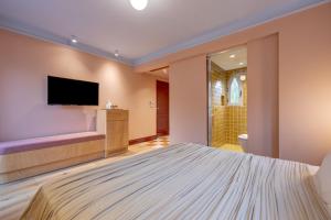 TV a/nebo společenská místnost v ubytování Yonca Anjelika Otel