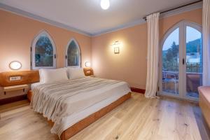 Postel nebo postele na pokoji v ubytování Yonca Anjelika Otel + 37 fotografií