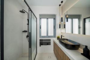 Ένα μπάνιο στο INCORSΟ - Smart Luxury Stay - Athens Airport - PassCode Late Check In +53 φωτογραφίες