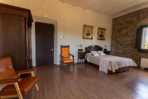 A bed or beds in a room at La Torre del Vilar