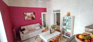 a living room with a couch and a table at Pietre Gaie in Alberobello