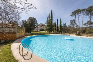 The swimming pool at or close to La Torre del Vilar