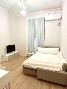 Ένα ή περισσότερα κρεβάτια σε δωμάτιο στο Studio Apartment Near Bocconi