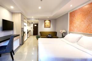 a hotel room with a bed and a living room at FuramaXclusive Sukhumvit in Bangkok +22 photos