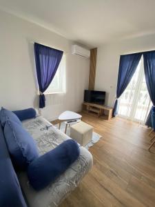 a living room with a couch and a tv at Apartments Villa Dalmatina in Vodice