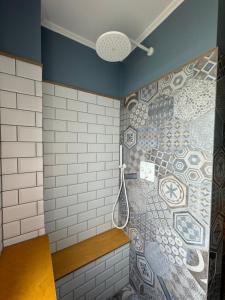 a bathroom with a shower with a mosaic wall at Viki54 FeWo04 "hereinspaziert", Monteurs- und Ferienwohnung in Velten +36 photos