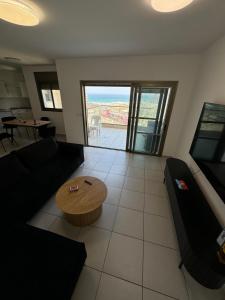 TV a/nebo společenská místnost v ubytování Beach view