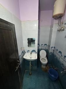 Et badeværelse på Raghuvanshi Home Stay