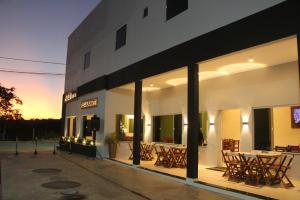 a building with a table and chairs outside of it at Liziane Souza da Silva in Catarina