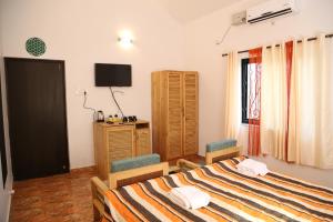 A bed or beds in a room at Baywalk Goa