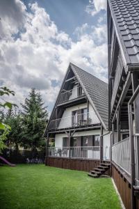an exterior view of a house with a yard at Lawendowa Przystań in Wielen Zaobrzanski