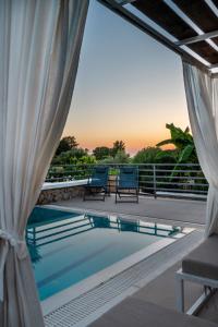 Piscina di Homes Eva's garden -Your Secret Retreat with a Private Pool in Kos o nelle vicinanze